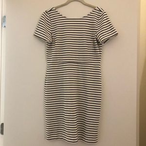 🚨 Last Chance! 🚨 NWT Striped Banana Republic Dress